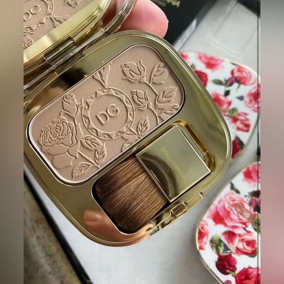 Dolce & Gabbana Pink Blush of Roses Compact with Floral Design - Picture 2 of 7